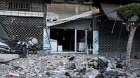 Israel, yang terlibat pertempuran lintas perbatasan dengan Hizbullah sejak perang berkecamuk di Jalur Gaza pada Oktober tahun lalu, selama ini banyak menyerang target-target di Lebanon bagian selatan, yang menjadi lokasi sebagian besar operasi Hizbullah, atau di pinggiran selatan Beirut. (REUTERS/Emilie Madi)