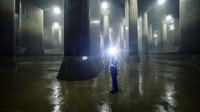 Mahakarya teknik modern ini dibangun mulai tahun 1993 hingga 2006.