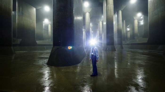 Potret Terowongan Bawah Tanah Lindungi Tokyo dari Banjir Shun Otomo, a member of the Tokyo Metropolitan Government Bureau of Construction, directs a visit inside the Ring Road No.7 Underground Wide Area Regulating Reservoir, which is under construction, near Nogata station in Tokyo, Japan, July 16, 2024. The system kicked in four times in June, more than all of last year, capturing water before pumping it safely into the Edogawa River and out to sea. Compared to years past, theres a tendency for a great deal of rain to come down all at once in what we call guerrilla downpours, said Yoshio Miyazaki, the land ministry official in charge of the complex. If this facility didnt exist, the water levels of the main Nakagawa River and its tributaries could rise much higher, leading to flooding of homes and even deaths, he said. REUTERS/Issei Kato SEARCH KATO JAPAN TUNNELS FOR THIS STORY. SEARCH WIDER IMAGE FOR ALL STORIES. TPX IMAGES OF THE DAY