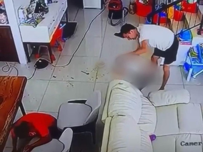 Rekaman CCTV ayah di Surabaya aniaya anak autis