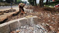 Revitalisasi ini untuk memberikan kenyamanan pejalan kaki.