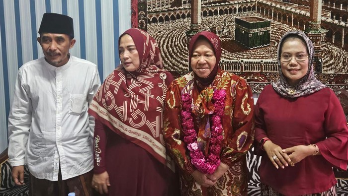 Risma sowan ke Ponpes Babussalam