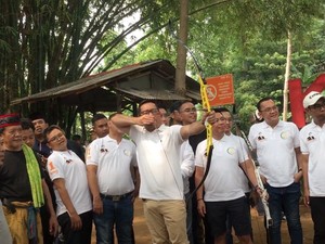 Video: Momen RK Main Panahan Bareng Warga saat Blusukan ke Condet