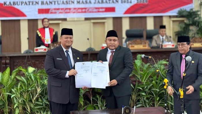 Sekda Banyuasin hadiri pengucapan sumpah/janji pimpinan definitif DPRD Banyuasin.