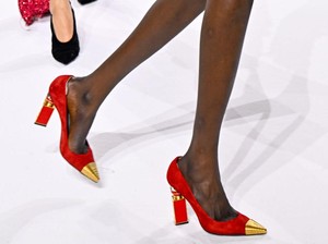 Tren Sepatu Unik dari Pekan Mode Dunia Musim Semi-Panas 2025