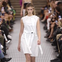 Sunday Rose, putri pasangan Nicole Kidman dan Keith Urban, menyusul Romeo Beckham menjadi model catwalk di Paris Fashion Week. Foto: Gamma-Rapho via Getty Images/Victor VIRGILE