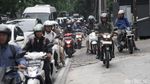 Truk Ringsek di Underpass Arteri Pondok Indah, Lalin Macet