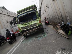 Truk Kecelakaan di Underpass Pondok Indah Dievakuasi, Lalin Ramai Lancar