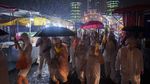 Umat Tionghoa KL Rayakan Festival Sembilan Dewa Kaisar di Tengah Banjir