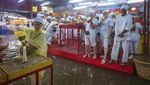 Umat Tionghoa KL Rayakan Festival Sembilan Dewa Kaisar di Tengah Banjir