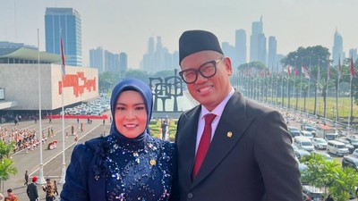 8 Gaya Uya Kuya & Istri Jadi Anggota DPR dan DPRD, Pamer Wajah Sumringah
