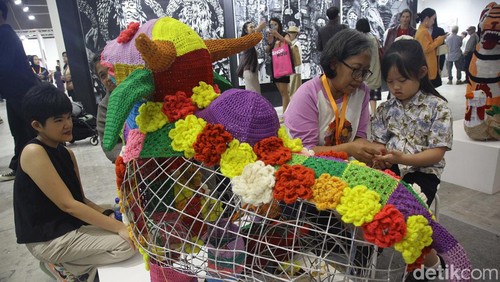 Pameran Art Jakarta 2024 resmi dibuka di JIEXPO Kemayoran, Jakarta. Pameran berlangsung 4 hingga 6 Oktober 2024.