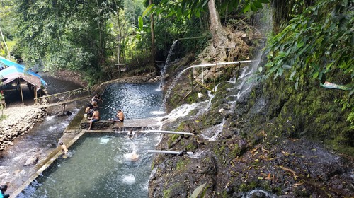 Air Terjun Pancor Kopong berada di Desa Aikdewa, Kecamatan Peringgasela, Kabupaten Lombok Timur, NTB. (Tangkapan layar Google Earth/Leni Yulianty)