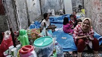 Warga berharap bisa kembali hidup normal setelah pembangunan.