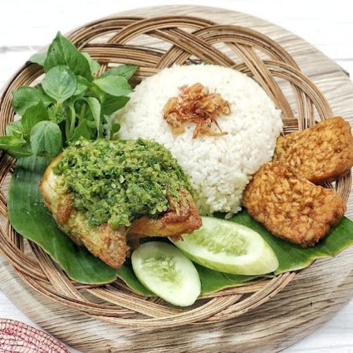 Ayam penyet cabe ijo