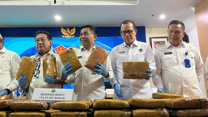 Badan Narkotika Nasional (BNN) menggagalkan penyelundupan 114,23 kg ganja di Pelabuhan Merak, Banten.