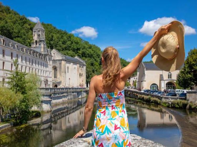 6 Potret Desa Brantome di Prancis yang Disebut Mirip Negeri Dongeng