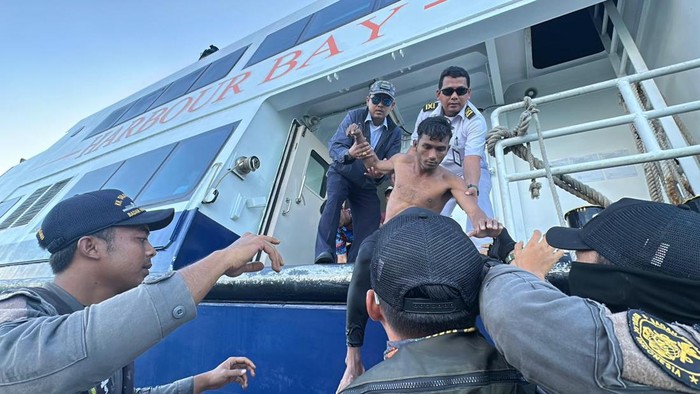 Bakamla selamatkan nelayan yang tenggelam di Batam. (Istimewa)