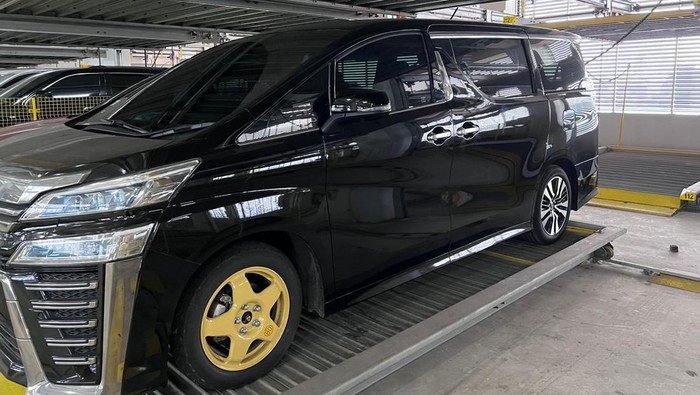 Barang rampasan itu berupa satu unit mobil Vellfire 2G 2.5A/T berwarna hitam dari kasus korupsi mantan Bupati Lampung Selatan Zainudin Hasan dihibahkan (dok istimewa).