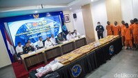 BNN menggagalkan peredaran 2,76 kg heroin, 9.837,95 gram atau 9,83 kg sabu-sabu, dan 114,23 kg ganja, dengan jumlah tersangka sebanyak delapan orang.