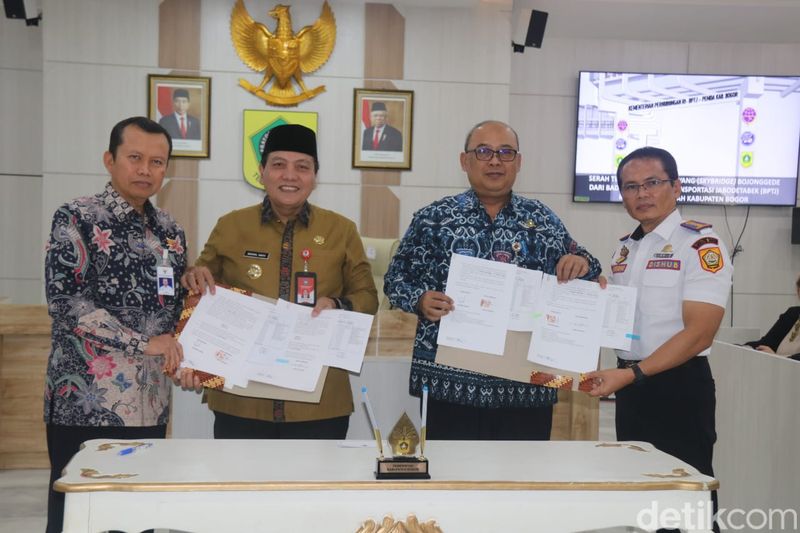 BPTJ Serahkan Pengelolaan Skybridge Bojonggede ke Pemkab Bogor. (Rizky Adha Mahendera/detikcom)