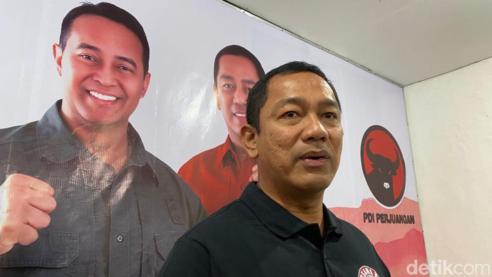 Calon Wakil Gubernur (Cawagub) Jawa Tengah (Jateng) Hendrar Prihadi di Posko Pemenangan Andika-Hendi di Jalan Pandanaran 100 Kota Semarang, Jumat (4/10/2024).