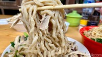Kisaran harga bakmi di sini mulai dari Rp 13.000 saja sampai yang paling mahal ada di harga Rp 32.000. Semua menu di sini dijamin halal. Foto: detikFood
