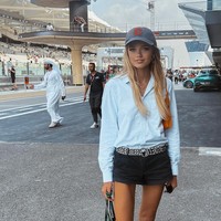 Tidak diketahui bagaimana Estelle dan Franco Colapinto bertemu namun Estelle memang familiar dengan lingkungan balapan. Ia sendiri kerap kali mengunggah potret cantiknya di sirkuit. Foto: Instagram Estelle Ogilvy