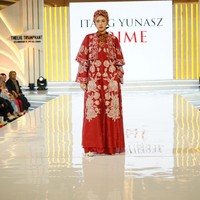 Berlanjut ke warna lebih intens seperti merah marun hingga hitam. Foto: Dok. Lippo Mall Kemang