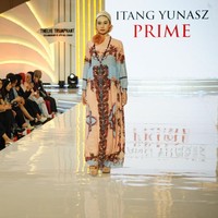 Hadir pula padu-padan blouse, outer dan celana berpotongan lebar. Foto: Dok. Lippo Mall Kemang