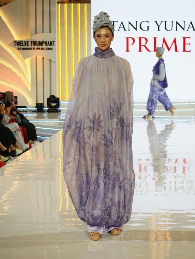 Puncak kemeriahan ulang tahun ke-12 Lippo Mall Kemang, ‘Twelve Triumphant’, ditandai dengan peragaan busana dari desainer ternama Itang Yunasz. Foto: Dok. Lippo Mall Kemang