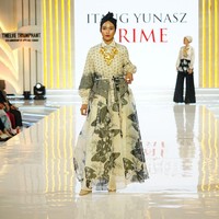 Sebanyak 24 set busana menampilkan karya-karya para pengrajin Bali dengan detail sulaman maupun lukisan yang atraktif. Foto: Dok. Lippo Mall Kemang