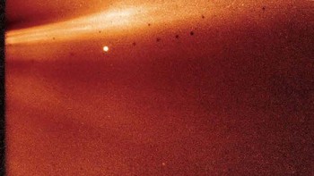 Pada tanggal 8 November 2018, Parker Solar Probe NASA mengambil foto 16,9 juta mil dari Matahari. Foto pertama dari dalam korona Matahari ini merupakan terobosan di bidang heliofisika, dan para peneliti berharap ini akan membantu kita mempelajari lebih banyak tentang bintang raksasa ini. Foto: MyModernmet