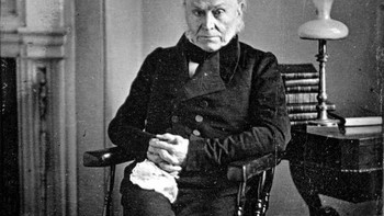 John Quincy Adams memegang perbedaan sebagai presiden AS pertama yang difoto, meskipun dia tidak menjabat pada saat itu. Ditangkap di rumahnya di Quincy, Massachusetts pada tahun 1843, empat belas tahun setelah dia meninggalkan kantor, daguerreotype ditembak oleh Philip Haas. Foto pertama seorang presiden yang sedang menjabat diambil pada tahun 1841 tetapi sekarang telah hilang. Itu menggambarkan presiden berumur pendek William Henry Harrison sebelum dia meninggal karena pneumonia hanya 31 hari setelah menjabat. Foto: Mymodernmet