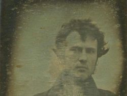 Foto Pertama dalam Sejarah: Dari Kamera Obscura hingga Instagram