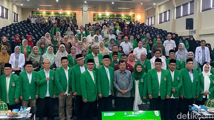HM Jusuf Kalla berkunjung ke UMI Makassar.