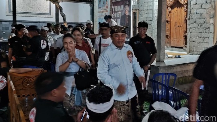I Nyoman Ardika alias Sengap saat berkunjung ke Banjar Selingsing-Cepaka, Desa Kaba-Kaba, Kecamatan Kediri, Tabanan. Kamis (3/10/2024) malam. (Ahmad Firizqi Irwan)