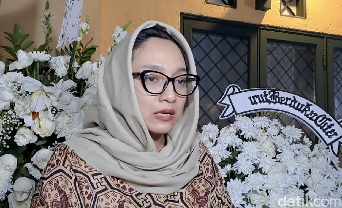 Isabella Fawzi cerita kondisi ibu saat ditemukan tak bergerak.