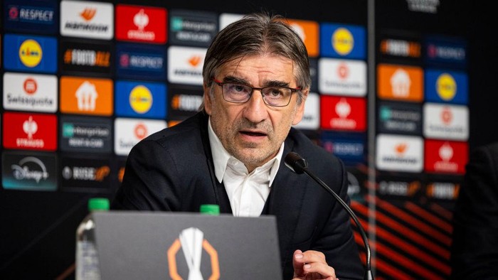 BORAS, SWEDEN - OCTOBER 3:  AS Roma head coach Ivan Juric gives a press conference after the UEFA Europa League 2024/25 League Phase MD2 match between IF Elfsborg and AS Roma at Boras Arena on October 3, 2024 in Boras, Sweden. (Photo by Michael Campanella/Getty Images)