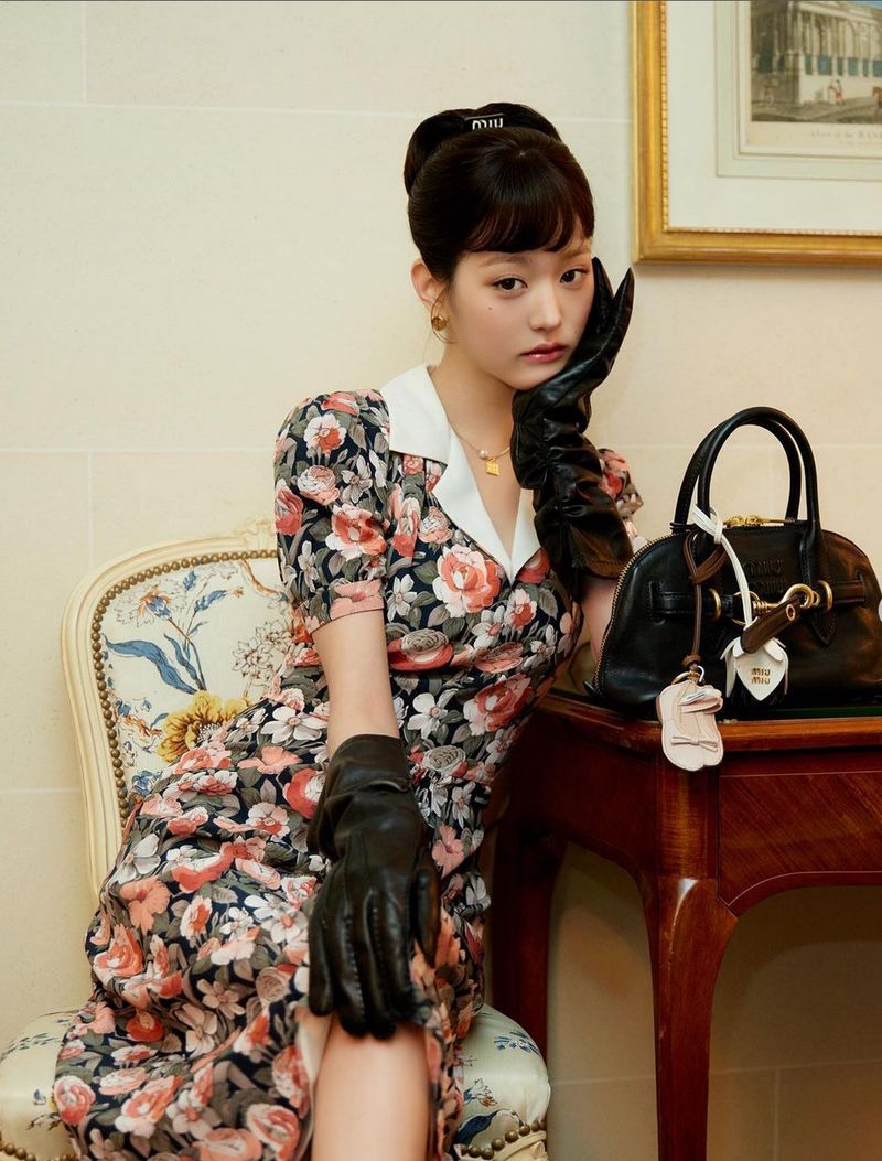 Jang Wonyoung IVE di fashion show Miu Miu