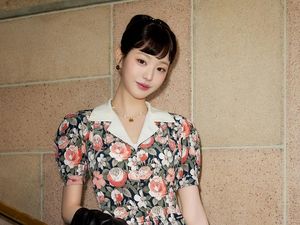 7 Gaya Vintage Jang Wonyoung IVE di Show Miu Miu, Bak Audrey Hepburn