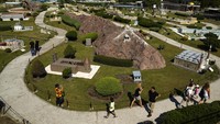Miniaturk memamerkan 139 model miniatur, termasuk masjid Hagia Sophia yang ikonik di Istanbul dan sumber air panas travertine di Pamukkale di pesisir Aegea.