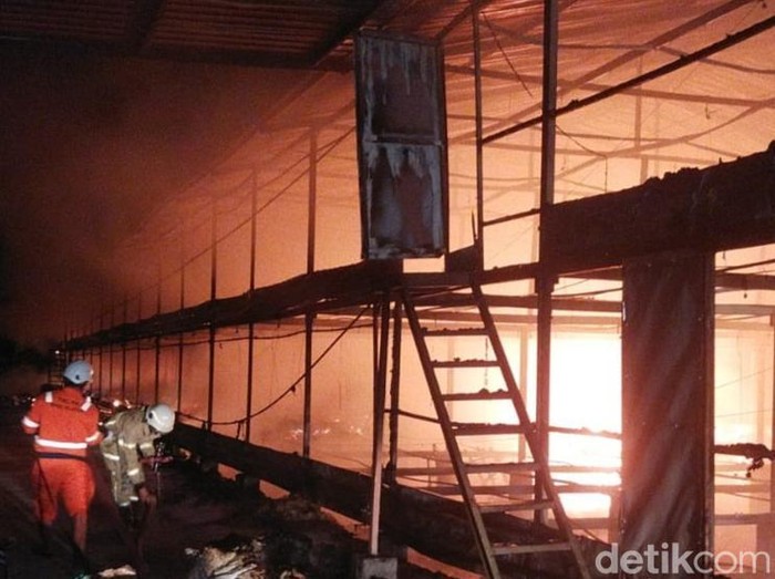 Kandang ayam di Desa Kenaiban, Kecamatan Juwiring, Kabupaten Klaten, terbakar pada Jumat (4/10/2024) malam.