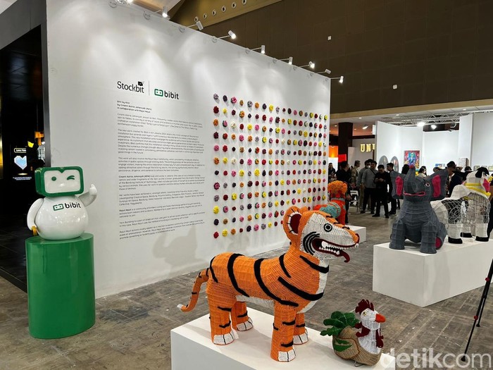 Karya Seni Instalasi Knit by Knit di Art Jakarta 2024 Karya Seni Instalasi Knit by Knit di Art Jakarta 2024