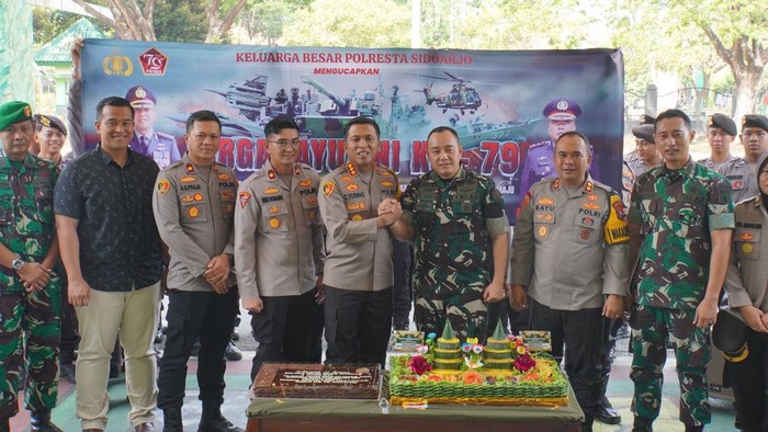 Kejutan Polresta Sidoarjo menyambut HUT ke-79 TNI
