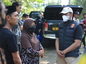 Keluarga Pasrah Makam Siswa MTs Blitar Tewas Dilempar Kayu Dibongkar