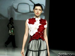 10 Koleksi Teramat Berarti Karya Rama Dauhan, Busana Terinspirasi Keluarga