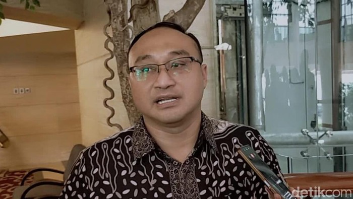 Komisioner KPU Jatim Bidang SDM Eka Wisnu Wardhana.