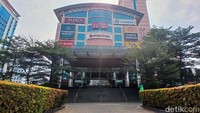 Api mulai padam sekitar pukul 03.05 WIB. Total ada 16 unit mobil damkar dan 80 personel yang dikerahkan untuk memadamkan kebakaran. Jumlah kerugian ditaksir Rp 5,6 miliar.