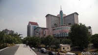 BPBD DKI Jakarta menyampaikan kebakaran berdampak ke lantai 4, 5, dan 6 bangunan.